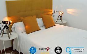 Casa Aurea-Apartamento Zona Antigua,Parking Y Wifi By Delabra Apartments